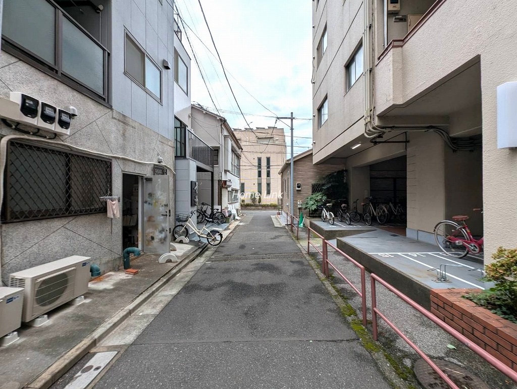 エクセル西池　駐輪場前 北側通路